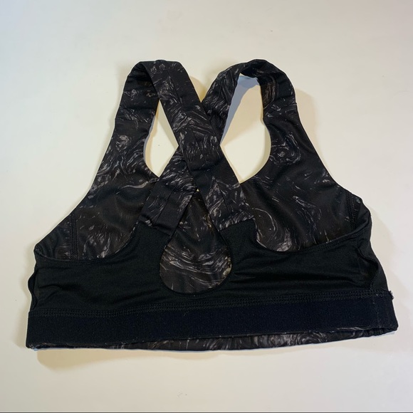 Sz. 6 Lululemon black X back sports bra with white swirl pattern - Picture 7 of 9